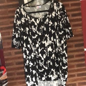 Black and white Lularoe Irma tunic. EUC